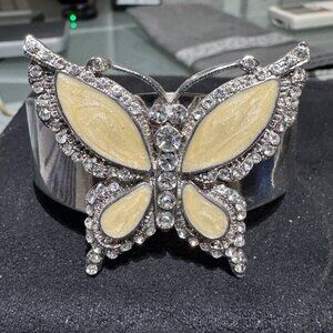 🦋✨ Vintage 1990s Silver-Tone Butterfly Cuff Bracelet — Exquisite Elegance ✨🦋
